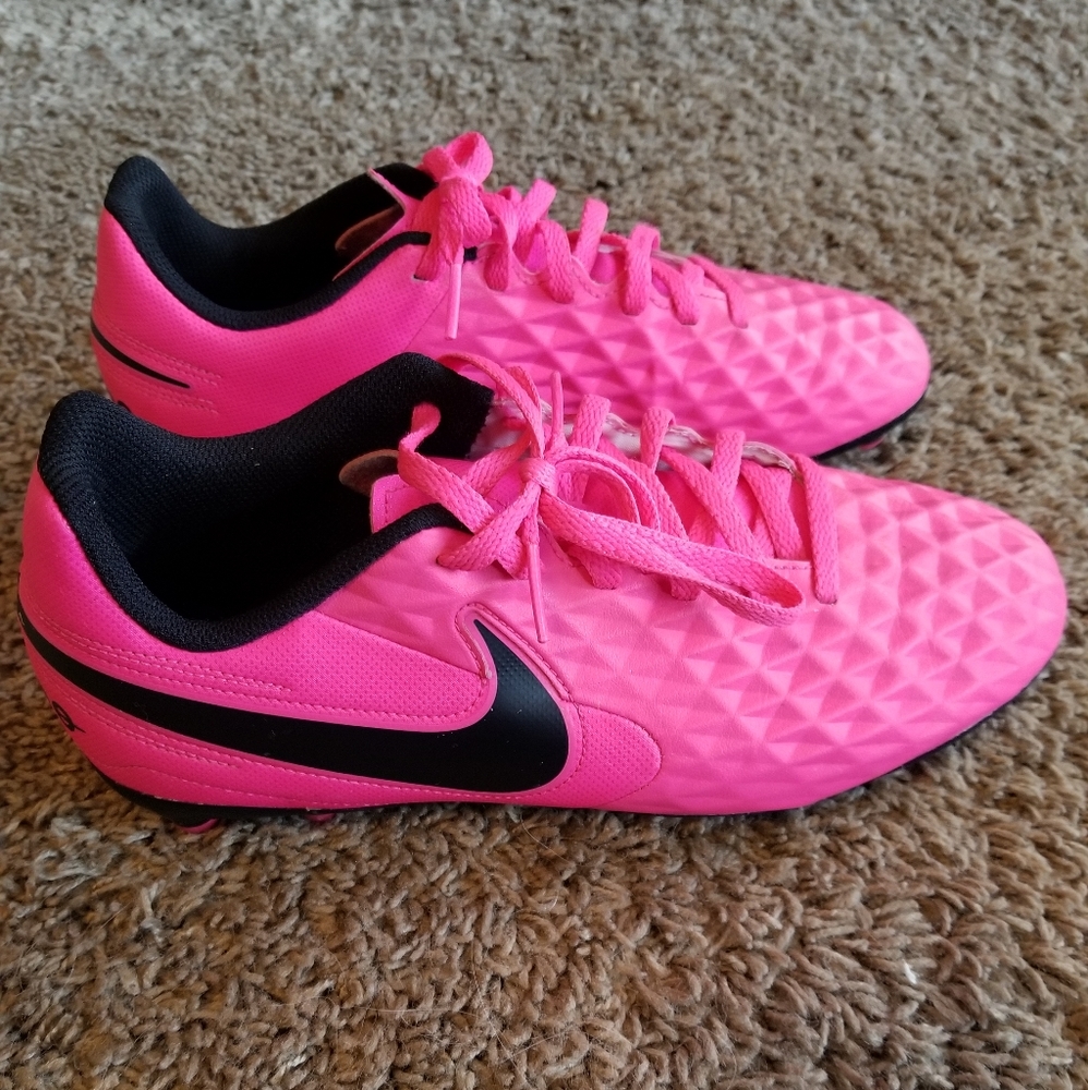 Youth soccer cleats